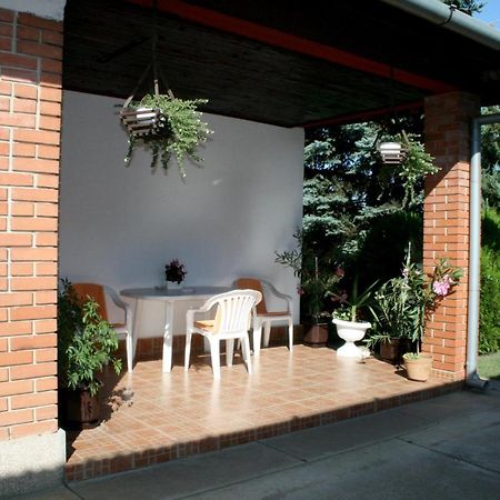 Sobe Rooms Szobak Zimmer Kis Palić المظهر الخارجي الصورة