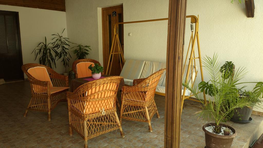 Sobe Rooms Szobak Zimmer Kis Palić الغرفة الصورة