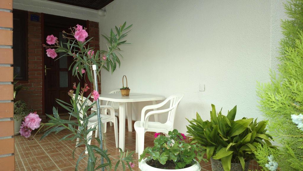 Sobe Rooms Szobak Zimmer Kis Palić الغرفة الصورة