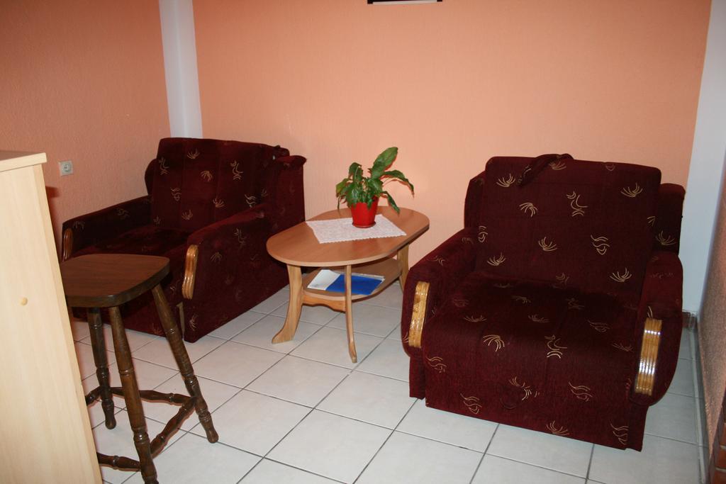 Sobe Rooms Szobak Zimmer Kis Palić المظهر الخارجي الصورة