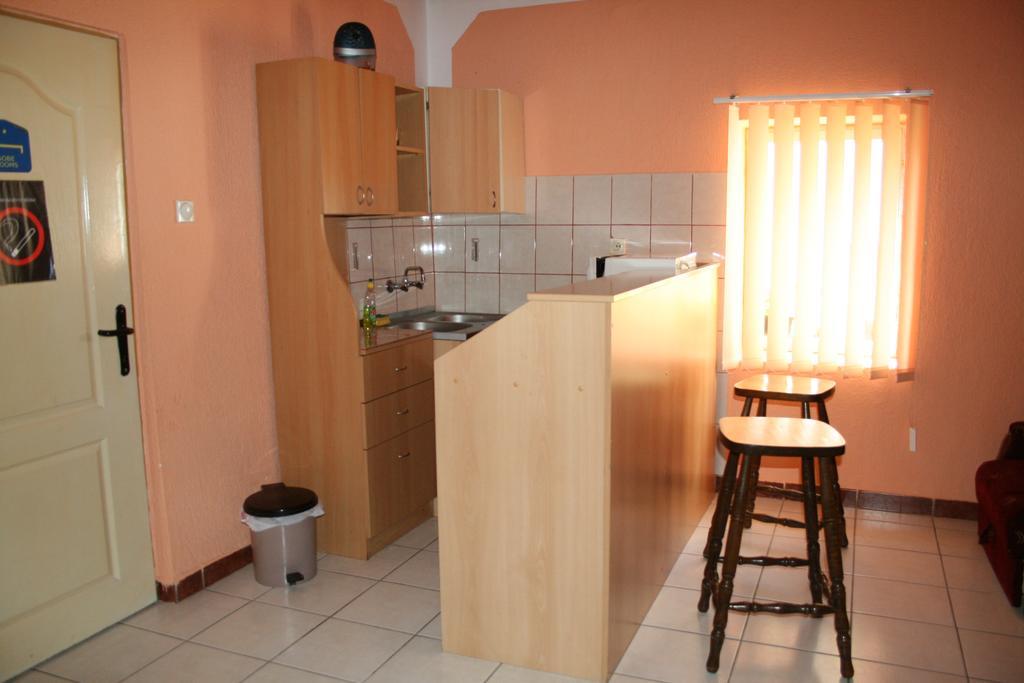 Sobe Rooms Szobak Zimmer Kis Palić المظهر الخارجي الصورة