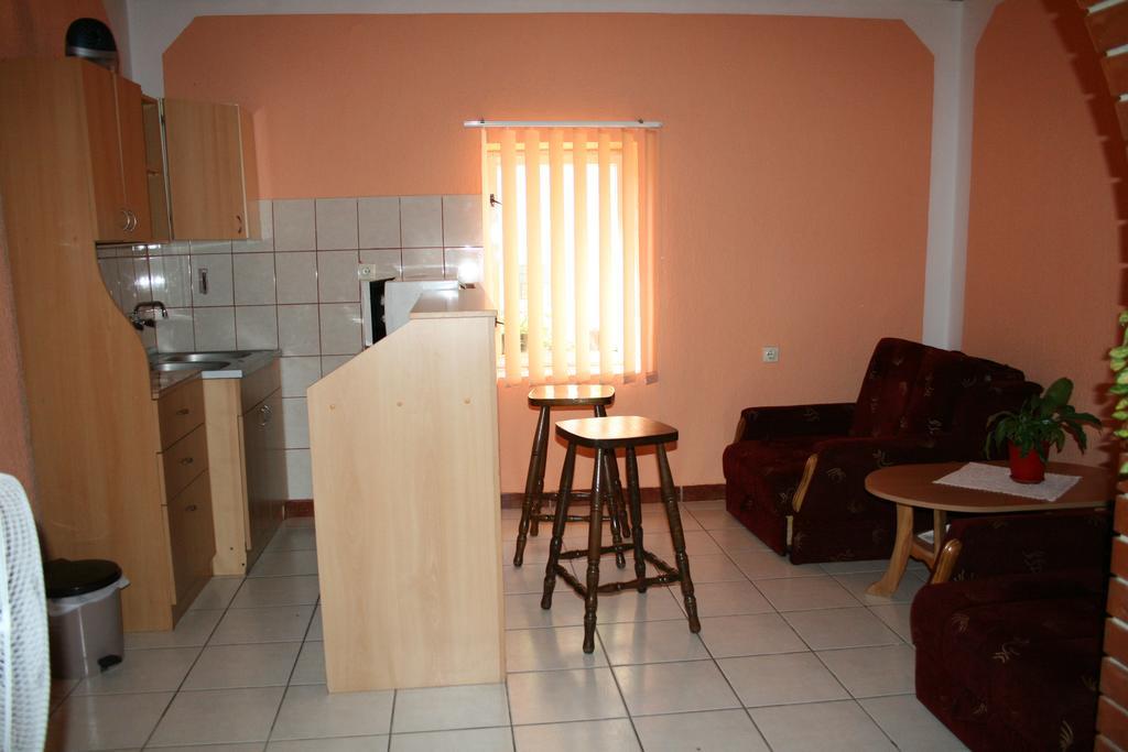 Sobe Rooms Szobak Zimmer Kis Palić المظهر الخارجي الصورة