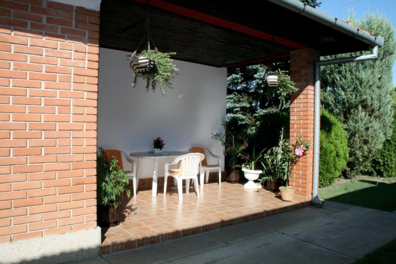 Sobe Rooms Szobak Zimmer Kis Palić المظهر الخارجي الصورة