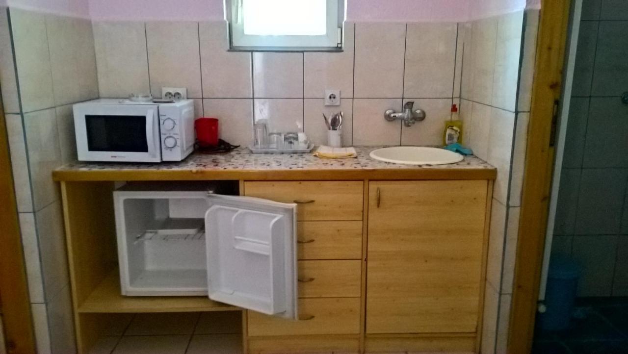 Sobe Rooms Szobak Zimmer Kis Palić المظهر الخارجي الصورة
